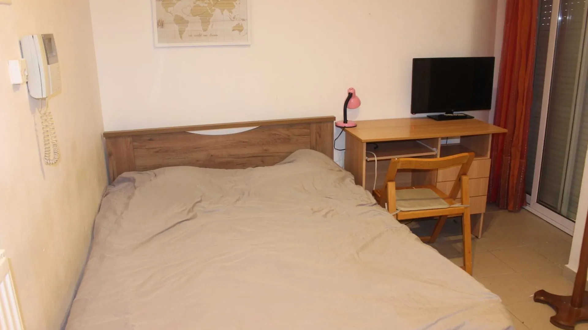 1-Bedroom Apartment Center And City Attractions location